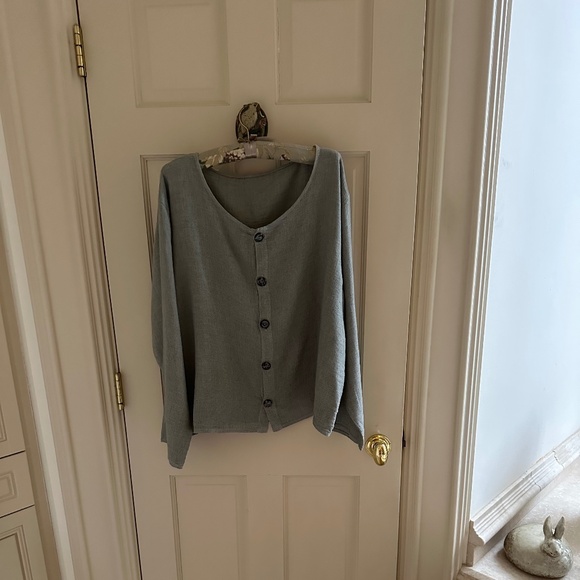 C P Shades 5 Button Willow Green Linen & Rayon Top-Like New (Large) - Picture 1 of 3